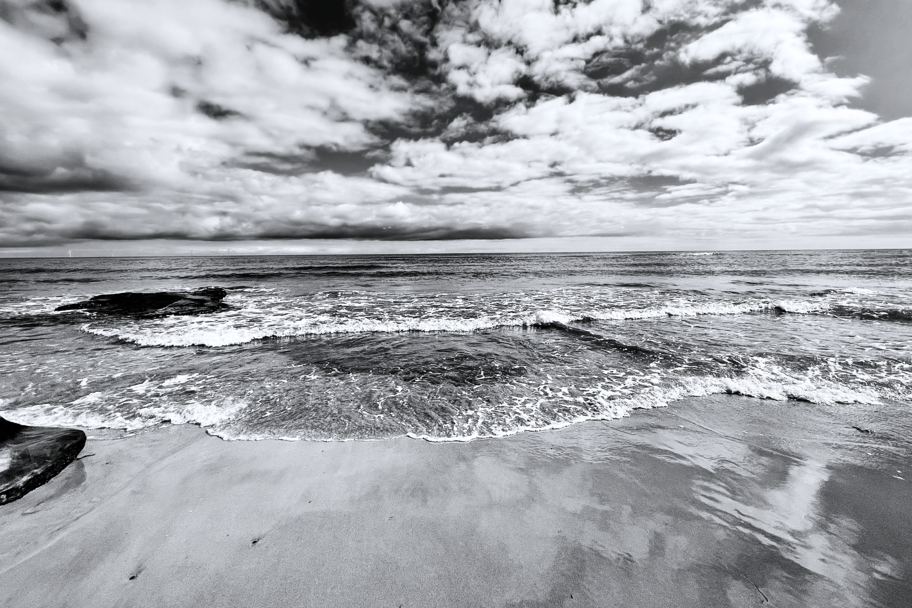 Sea waves in monochrome